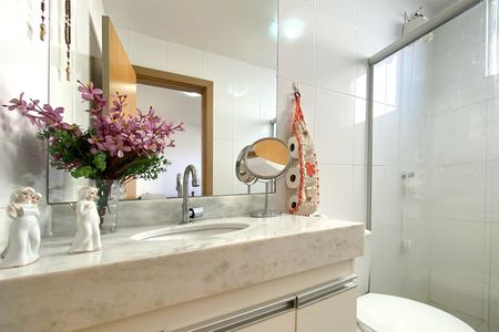 Apartamento à venda com 80m², 3 quartos e 2 vagas Apartamento à venda com 80m², 3 quartos e 2 vagasBanheiro da Suíte