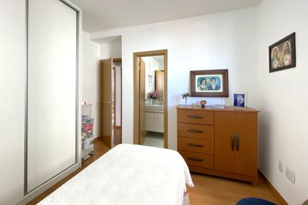 Apartamento à venda com 80m², 3 quartos e 2 vagas Apartamento à venda com 80m², 3 quartos e 2 vagasSuite