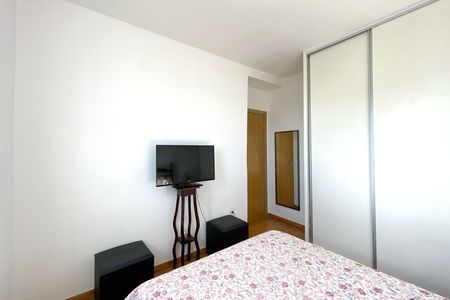 Apartamento à venda com 80m², 3 quartos e 2 vagas Apartamento à venda com 80m², 3 quartos e 2 vagasQuarto 1