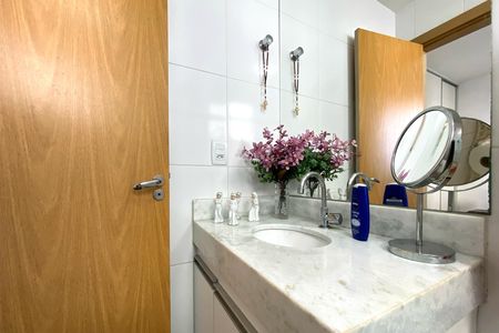 Apartamento à venda com 80m², 3 quartos e 2 vagas Apartamento à venda com 80m², 3 quartos e 2 vagasBanheiro da Suíte