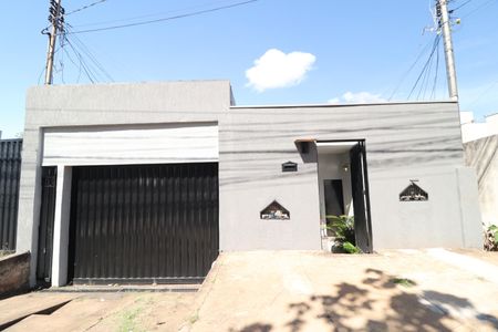 Casa para alugar com 100m², 3 quartos e 1 vagaFachada