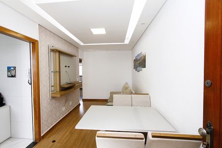Apartamento para alugar com 83m², 3 quartos e 1 vagaSala