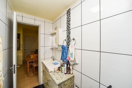 Banheiro de apartamento à venda com 1 quarto, 44m² em Vila Ipiranga, Porto Alegre