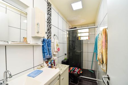Banheiro de apartamento à venda com 1 quarto, 44m² em Vila Ipiranga, Porto Alegre