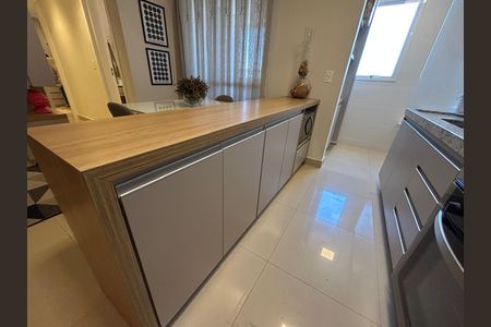 Cozinha de apartamento para alugar com 2 quartos, 63m² em Santa Mônica, Uberlândia