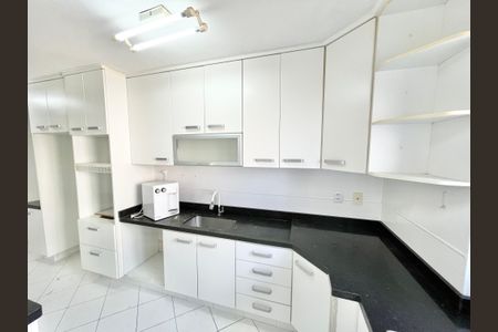 Apartamento para alugar com 119m², 3 quartos e 2 vagas Apartamento para alugar com 119m², 3 quartos e 2 vagasCozinha