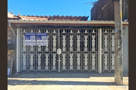 Casa para alugar com 200m², 3 quartos e 3 vagasFachada