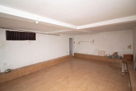 Casa para alugar com 200m², 3 quartos e 3 vagasÁrea comum - Porão