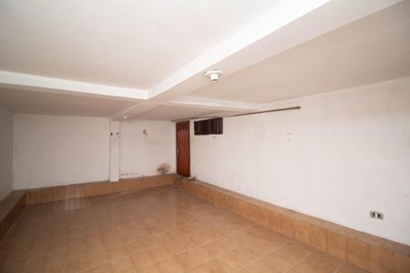 Casa para alugar com 200m², 3 quartos e 3 vagasÁrea comum - Porão