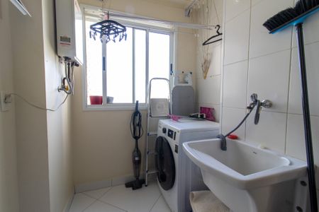 Apartamento à venda com 80m², 3 quartos e 2 vagas Apartamento à venda com 80m², 3 quartos e 2 vagasCozinha e Área de Serviço