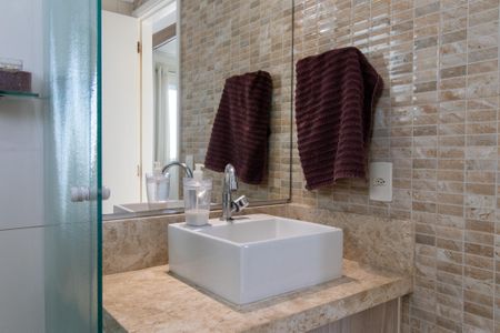 Apartamento à venda com 80m², 3 quartos e 2 vagas Apartamento à venda com 80m², 3 quartos e 2 vagasBanheiro da Suíte