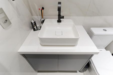 Apartamento à venda com 55m², 2 quartos e 1 vaga Apartamento à venda com 55m², 2 quartos e 1 vagaBanheiro social