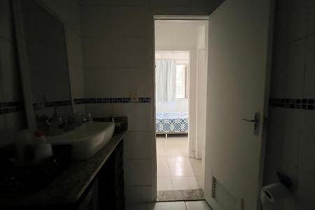 Banheiro  de apartamento à venda com 1 quarto, 46m² em Copacabana, Rio de Janeiro