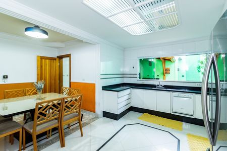 Casa à venda com 194m², 4 quartos e 3 vagas Casa à venda com 194m², 4 quartos e 3 vagasCozinha
