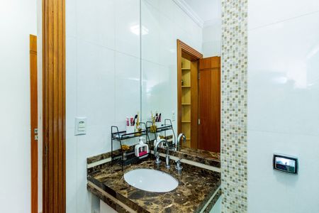 Casa à venda com 194m², 4 quartos e 3 vagas Casa à venda com 194m², 4 quartos e 3 vagasBanheiro Quarto 1