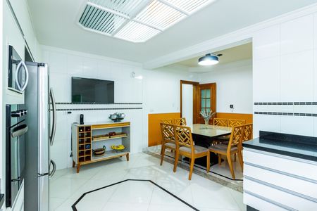 Casa à venda com 194m², 4 quartos e 3 vagas Casa à venda com 194m², 4 quartos e 3 vagasCozinha