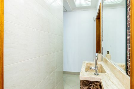 Casa à venda com 194m², 4 quartos e 3 vagas Casa à venda com 194m², 4 quartos e 3 vagasLavabo