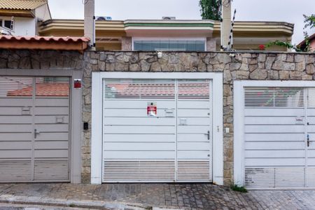 Casa à venda com 194m², 4 quartos e 3 vagas Casa à venda com 194m², 4 quartos e 3 vagasFachada