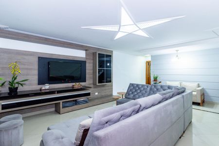 Casa à venda com 194m², 4 quartos e 3 vagas Casa à venda com 194m², 4 quartos e 3 vagasSala