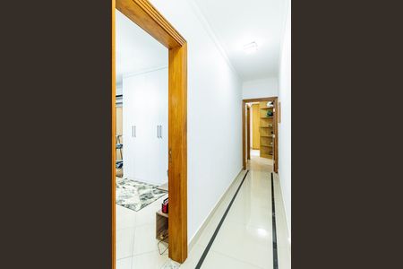 Casa à venda com 194m², 4 quartos e 3 vagas Casa à venda com 194m², 4 quartos e 3 vagasCorredor
