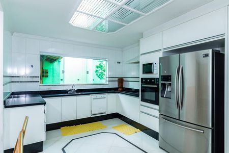 Casa à venda com 194m², 4 quartos e 3 vagas Casa à venda com 194m², 4 quartos e 3 vagasCozinha