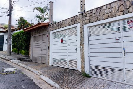 Casa à venda com 194m², 4 quartos e 3 vagas Casa à venda com 194m², 4 quartos e 3 vagasFachada