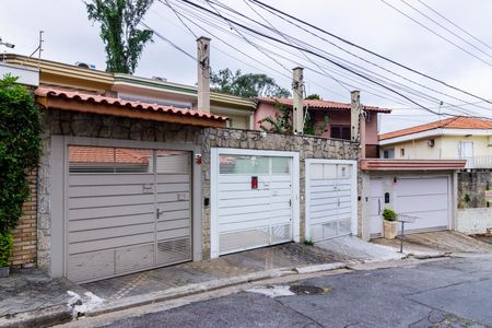 Casa à venda com 194m², 4 quartos e 3 vagas Casa à venda com 194m², 4 quartos e 3 vagasFachada