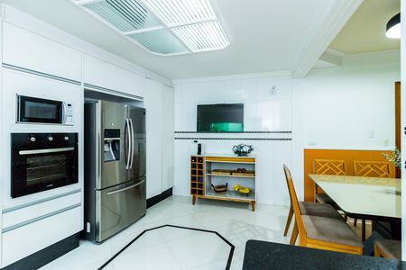Casa à venda com 194m², 4 quartos e 3 vagas Casa à venda com 194m², 4 quartos e 3 vagasCozinha