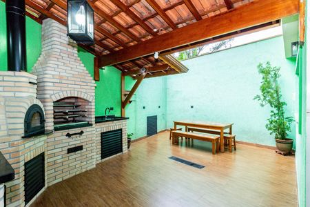 Casa à venda com 194m², 4 quartos e 3 vagas Casa à venda com 194m², 4 quartos e 3 vagasQuintal dos Fundos / Churrasqueira