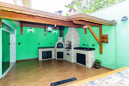Casa à venda com 194m², 4 quartos e 3 vagas Casa à venda com 194m², 4 quartos e 3 vagasQuintal dos Fundos / Churrasqueira