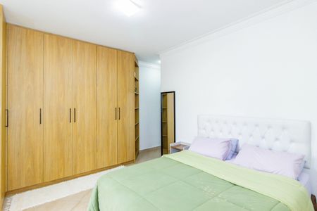 Casa à venda com 194m², 4 quartos e 3 vagas Casa à venda com 194m², 4 quartos e 3 vagasQuarto 1