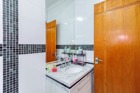 Casa à venda com 194m², 4 quartos e 3 vagas Casa à venda com 194m², 4 quartos e 3 vagasBanheiro
