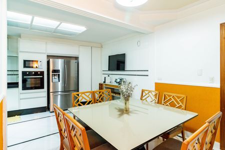 Casa à venda com 194m², 4 quartos e 3 vagas Casa à venda com 194m², 4 quartos e 3 vagasCozinha
