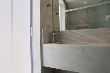Apartamento para alugar com 80m², 2 quartos e 2 vagasBanheiro de serviço
