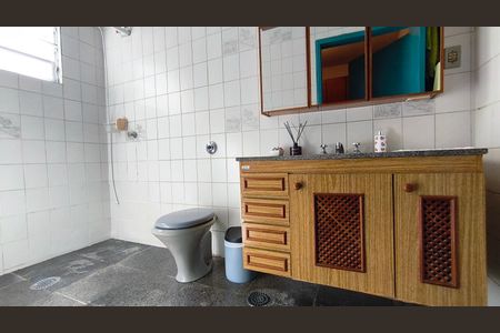 Casa à venda com 258m², 3 quartos e 4 vagasBanheiro da Suíte 1
