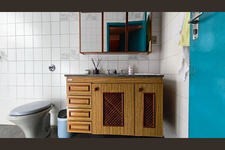 Casa à venda com 258m², 3 quartos e 4 vagasBanheiro da Suíte 1