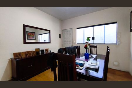 Casa à venda com 258m², 3 quartos e 4 vagasSala