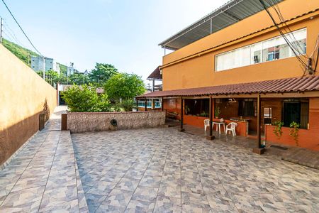 Casa à venda com 250m², 4 quartos e sem vaga Casa à venda com 250m², 4 quartos e sem vagaVaranda