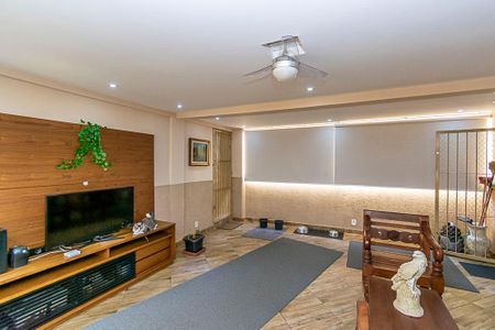 Casa à venda com 250m², 4 quartos e sem vaga Casa à venda com 250m², 4 quartos e sem vagaCasa 2º andar - Sala