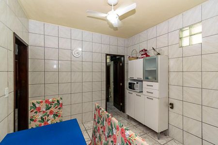 Casa à venda com 250m², 4 quartos e sem vaga Casa à venda com 250m², 4 quartos e sem vagaCasa 1º andar - Quarto extra reversível