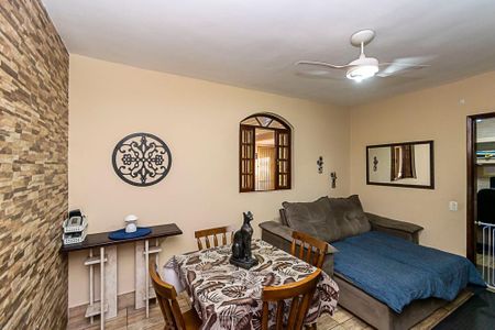 Casa à venda com 250m², 4 quartos e sem vaga Casa à venda com 250m², 4 quartos e sem vagaCasa 2º andar - Sala de Estar