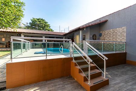 Casa à venda com 250m², 4 quartos e sem vaga Casa à venda com 250m², 4 quartos e sem vagaDeck da piscina
