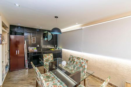 Casa à venda com 250m², 4 quartos e sem vaga Casa à venda com 250m², 4 quartos e sem vagaCasa 2º andar - Sala - Espaço gourmet