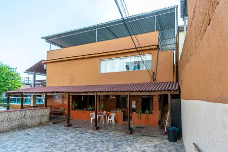 Casa à venda com 250m², 4 quartos e sem vaga Casa à venda com 250m², 4 quartos e sem vagaVaranda