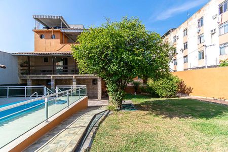 Casa à venda com 250m², 4 quartos e sem vaga Casa à venda com 250m², 4 quartos e sem vagaQuintal
