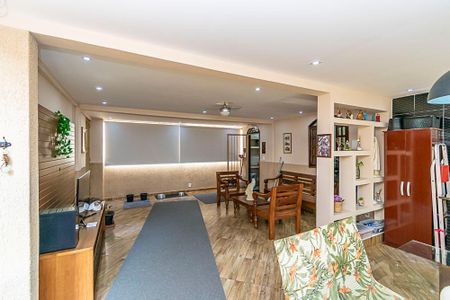 Casa à venda com 250m², 4 quartos e sem vaga Casa à venda com 250m², 4 quartos e sem vagaCasa 2º andar - Sala