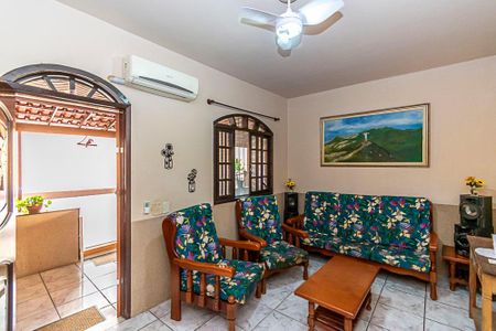 Casa à venda com 250m², 4 quartos e sem vaga Casa à venda com 250m², 4 quartos e sem vagaCasa 1º andar - Sala