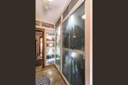 Casa à venda com 250m², 4 quartos e sem vaga Casa à venda com 250m², 4 quartos e sem vagaCasa 2º andar - Quarto 1 - Armário