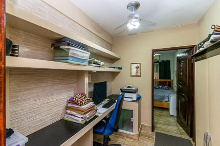Casa à venda com 250m², 4 quartos e sem vaga Casa à venda com 250m², 4 quartos e sem vagaCasa 2º andar - Escritório