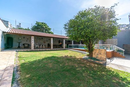 Casa à venda com 250m², 4 quartos e sem vaga Casa à venda com 250m², 4 quartos e sem vagaQuintal